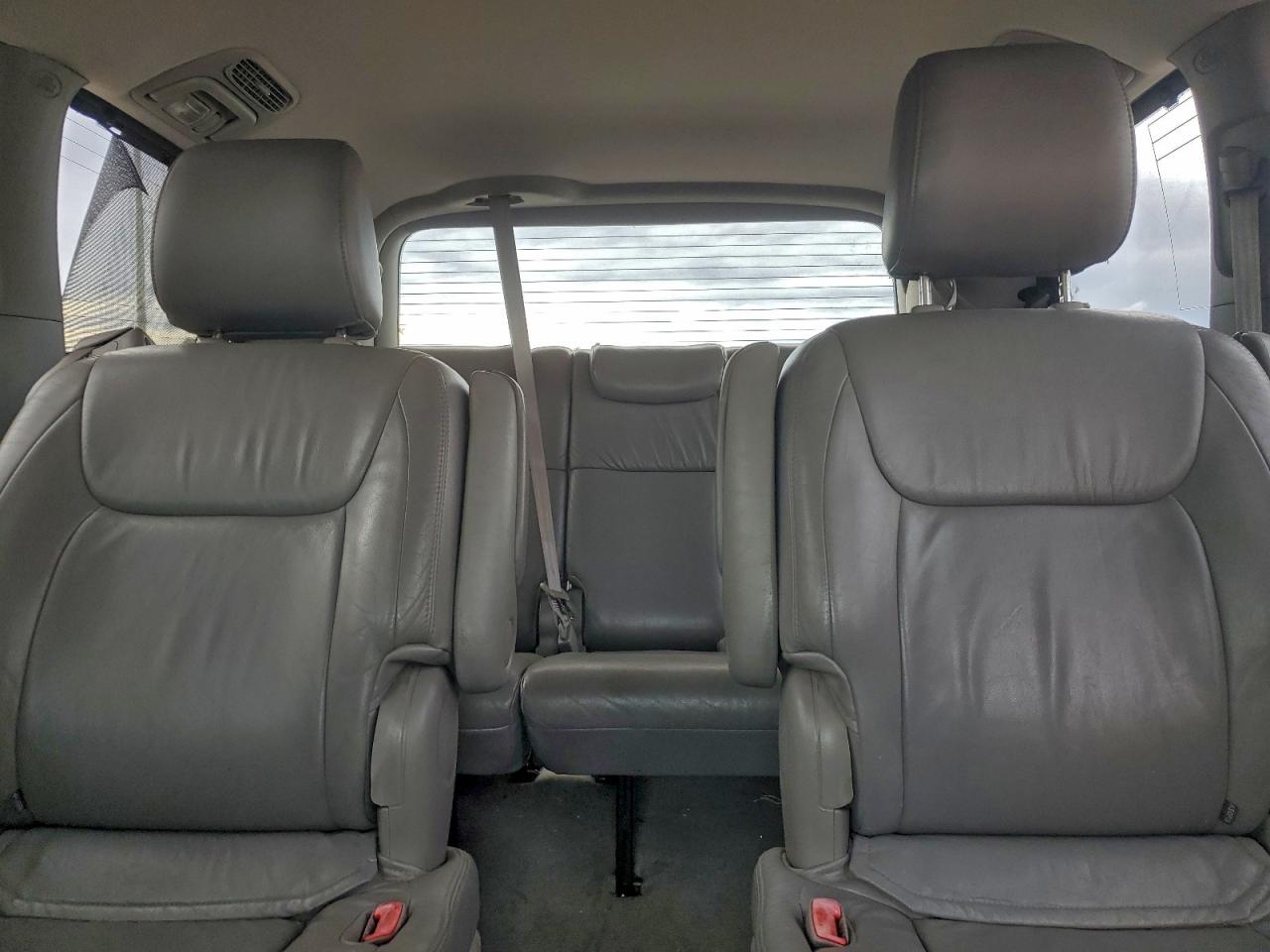 2004 TOYOTA SIENNA XLE photo 10