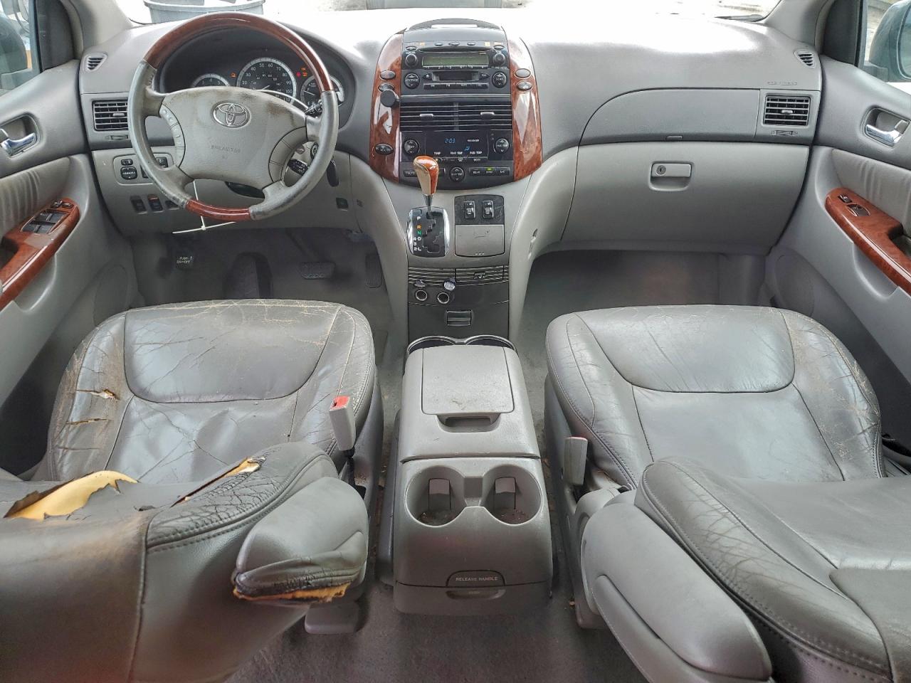 2004 TOYOTA SIENNA XLE photo 8