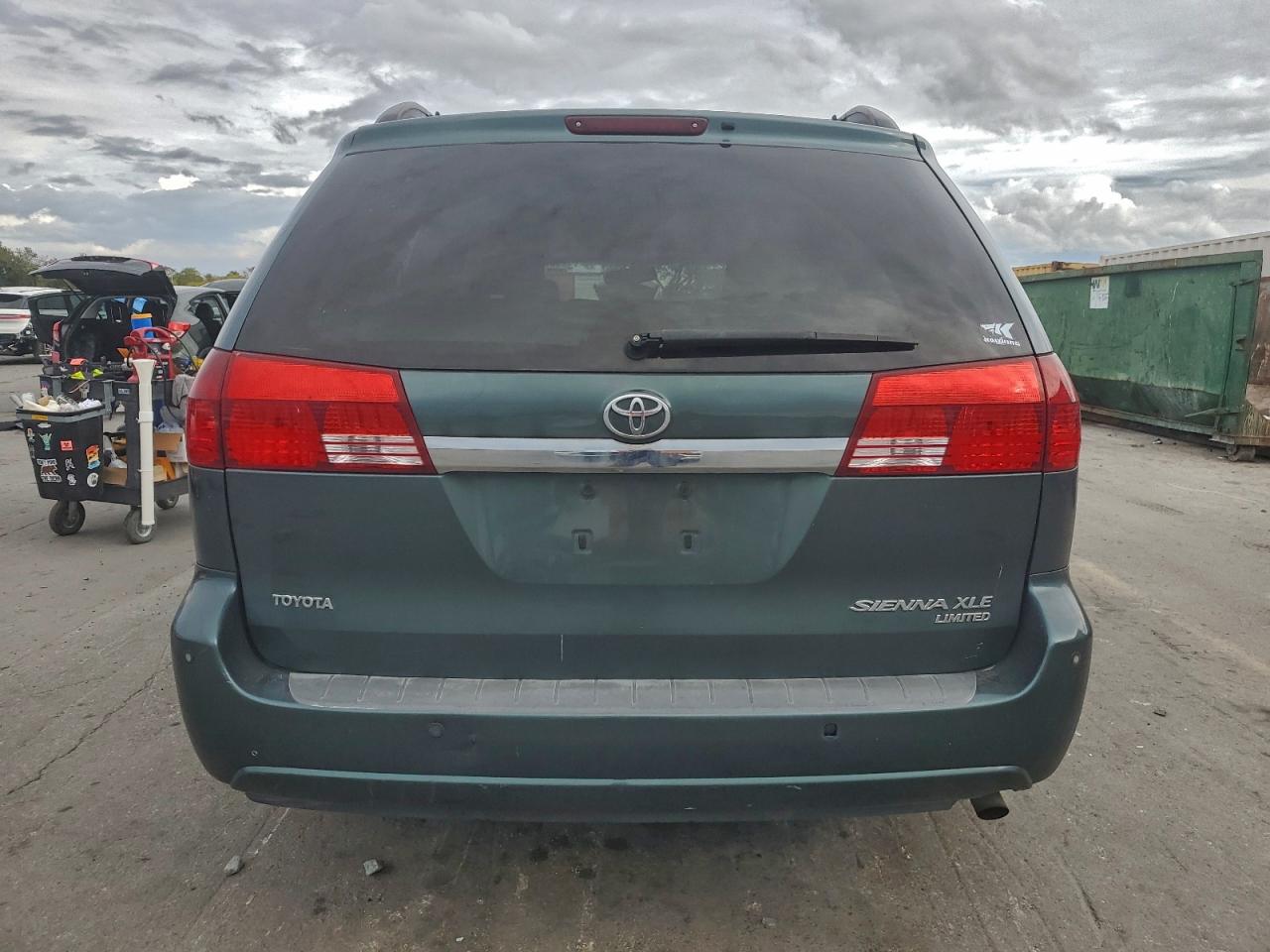 2004 TOYOTA SIENNA XLE photo 6