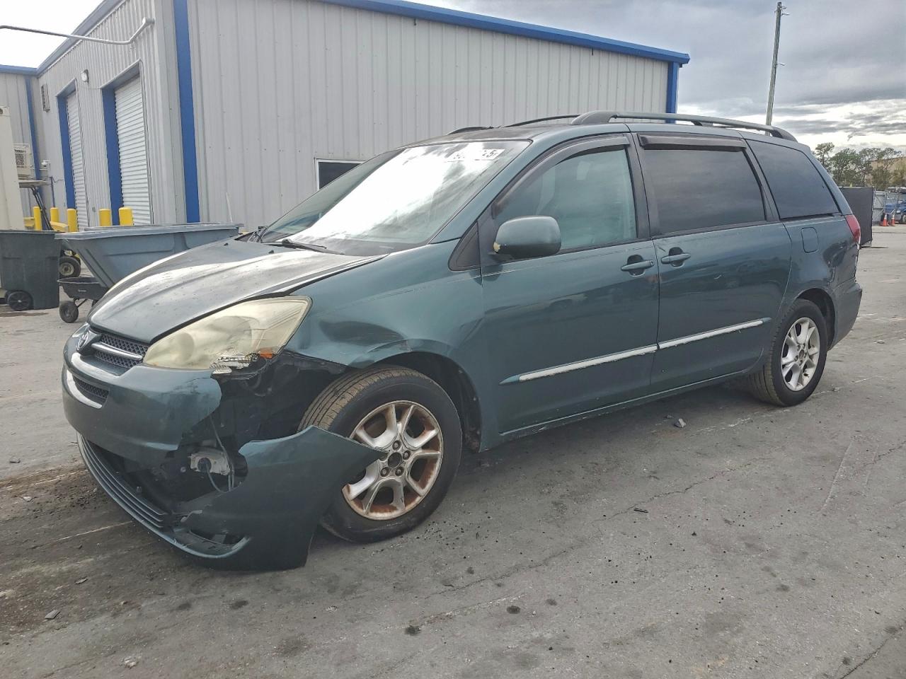 2004 TOYOTA SIENNA