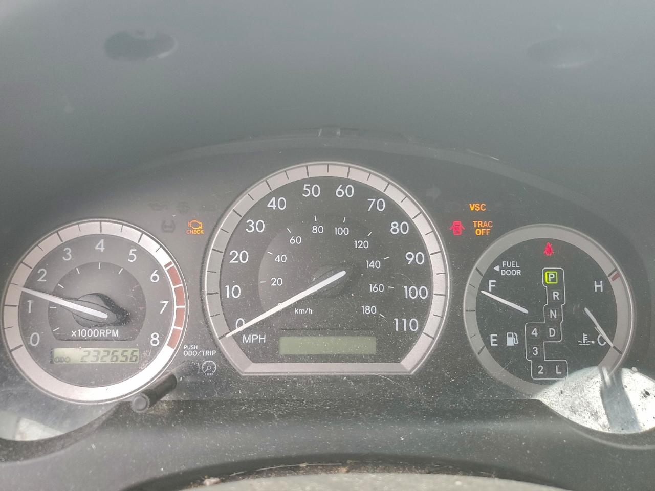 2004 TOYOTA SIENNA XLE photo 9