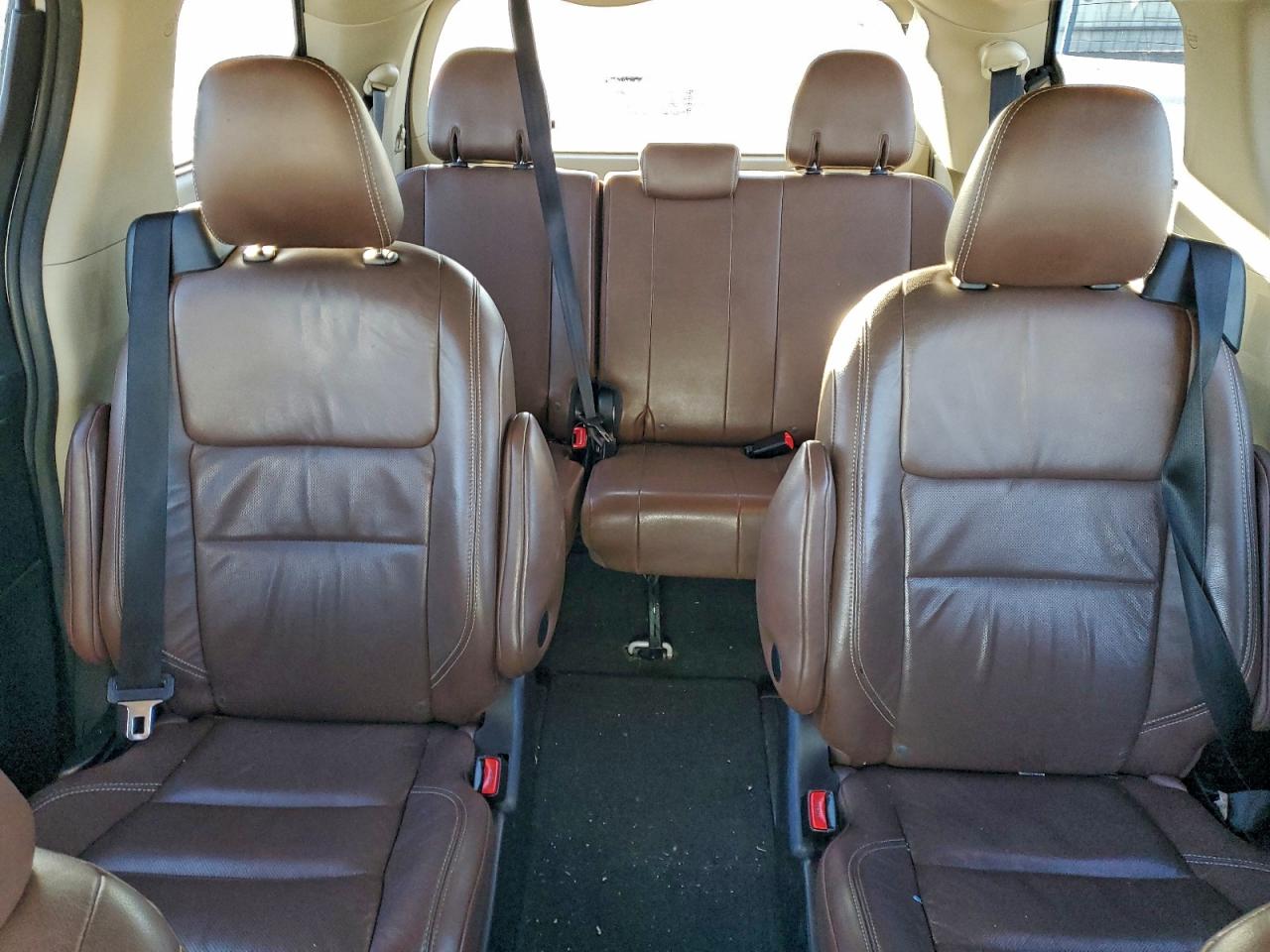 2016 TOYOTA SIENNA XLE photo 10