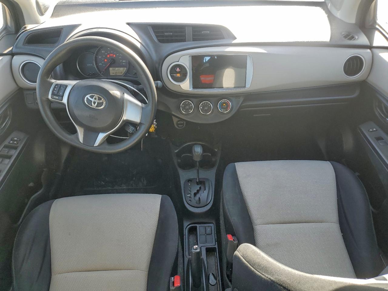 2012 TOYOTA YARIS photo 8