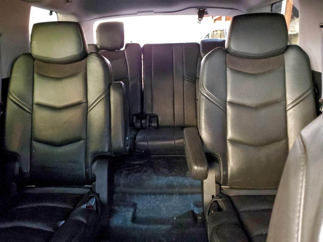 2015 CADILLAC ESCALADE LUXURY photo 10