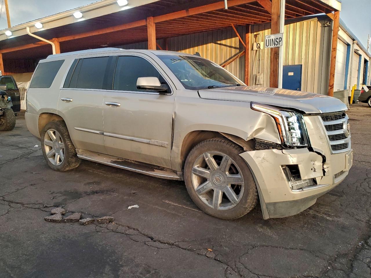 2015 CADILLAC ESCALADE LUXURY photo 4