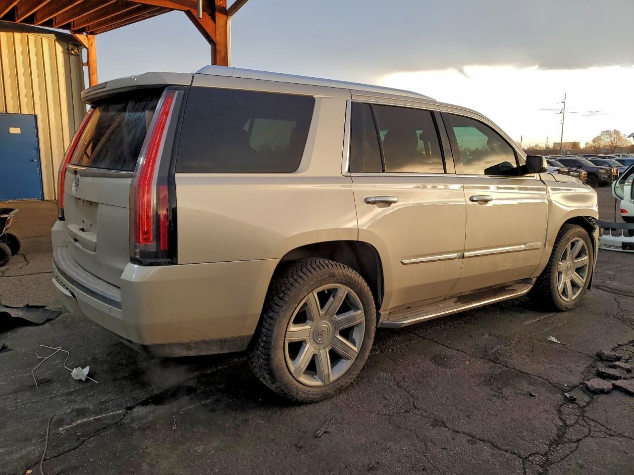 2015 CADILLAC ESCALADE LUXURY photo 3