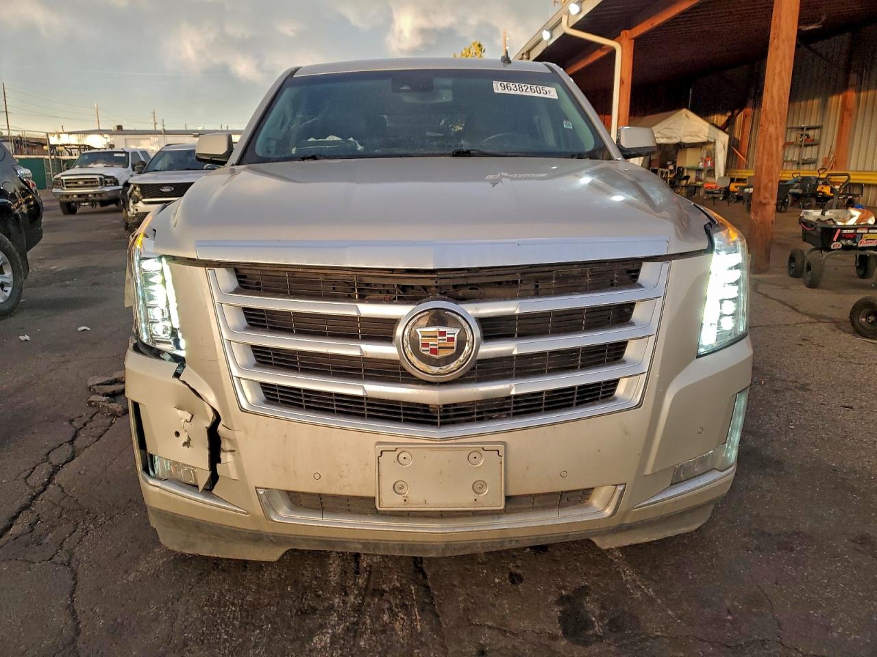 2015 CADILLAC ESCALADE LUXURY photo 5