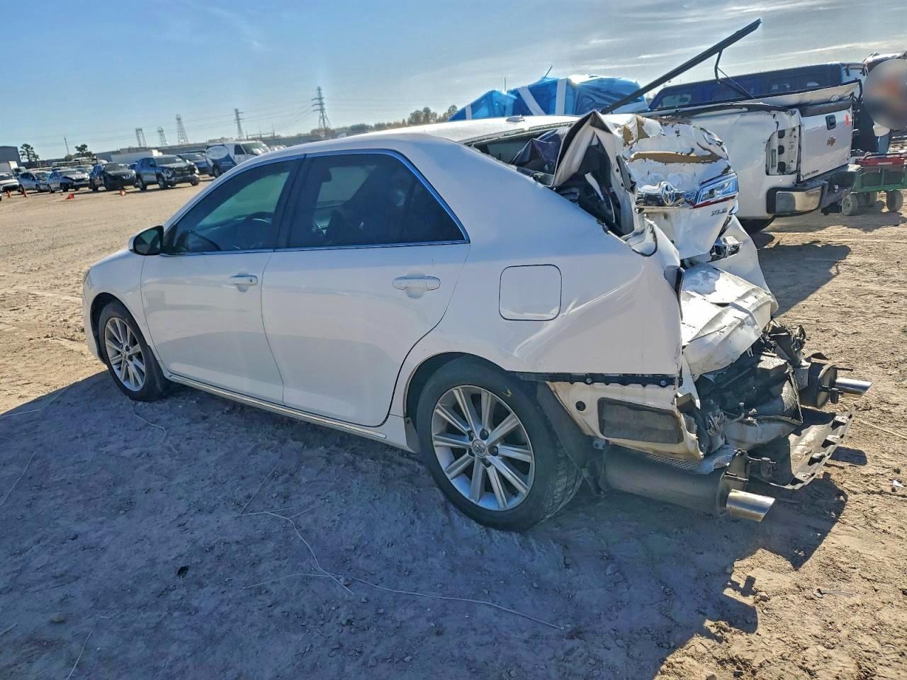 2013 TOYOTA CAMRY SE photo 2