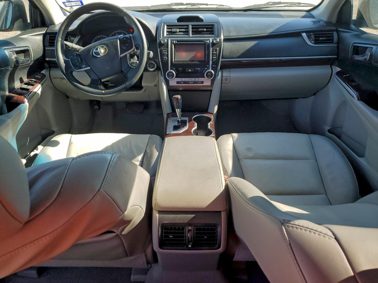 2013 TOYOTA CAMRY SE photo 8