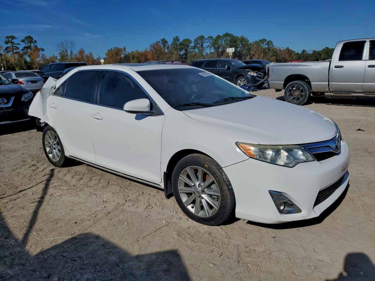 2013 TOYOTA CAMRY SE photo 4