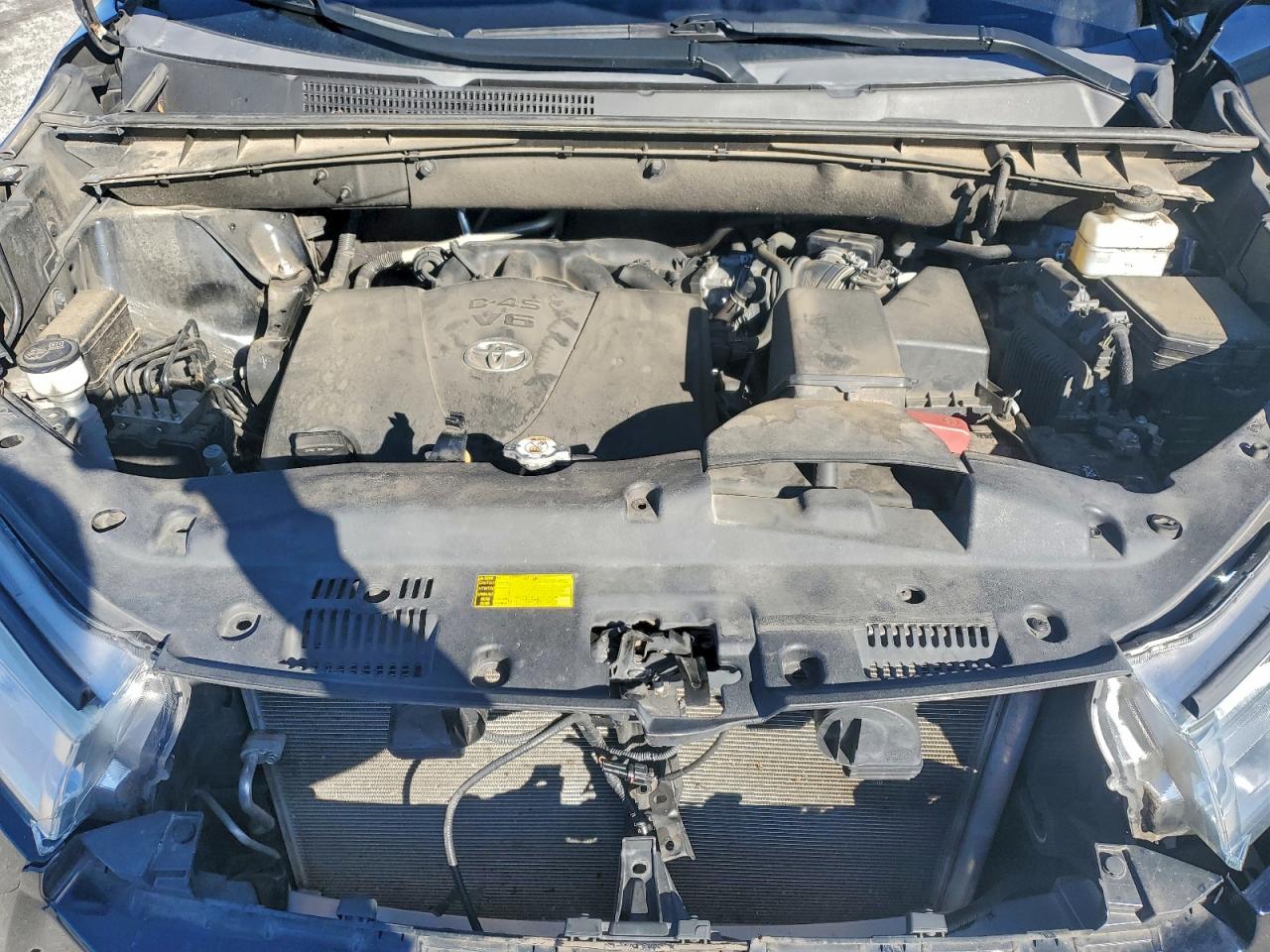 2019 TOYOTA HIGHLANDER LE photo 12