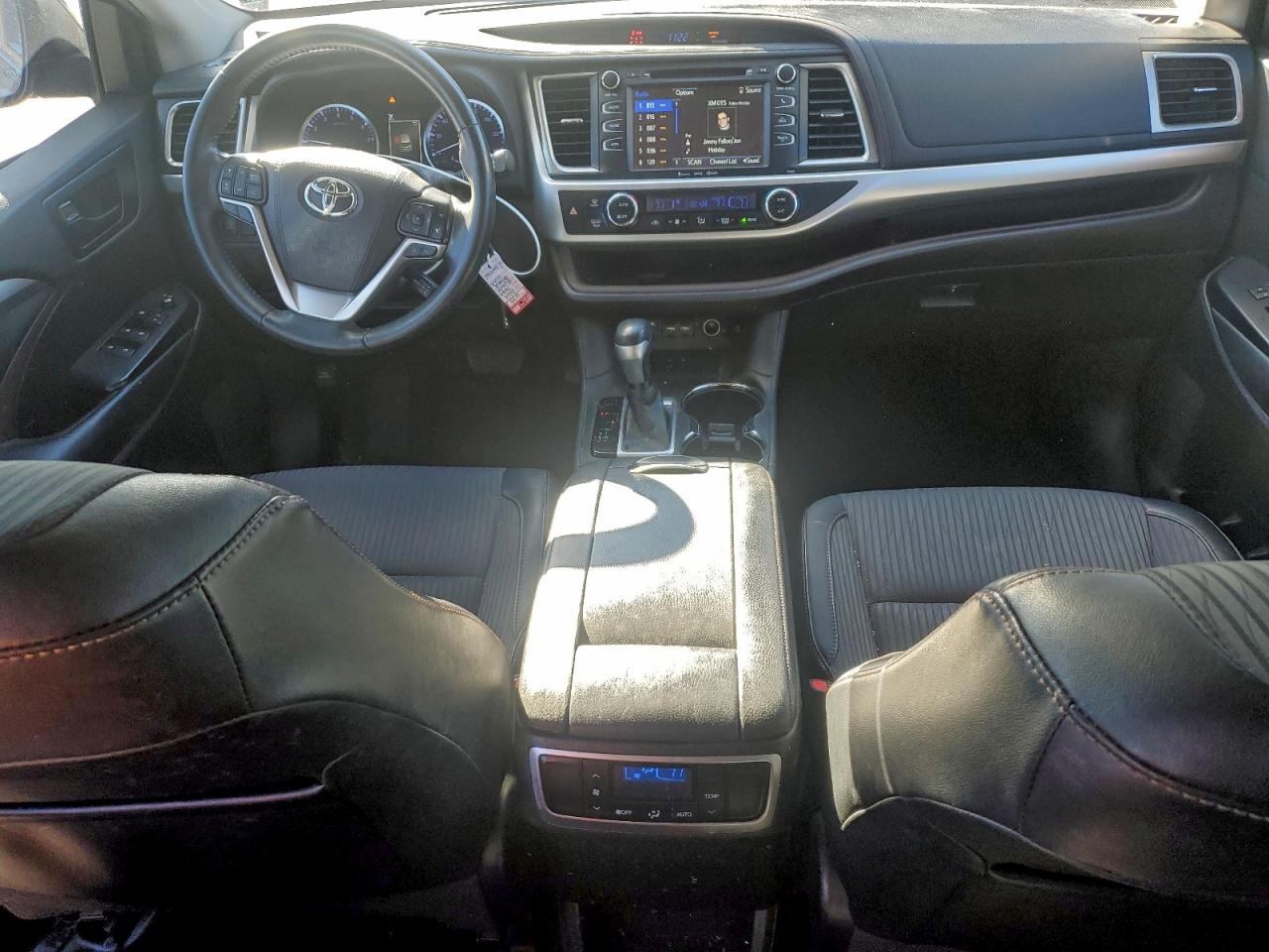 2019 TOYOTA HIGHLANDER LE photo 8