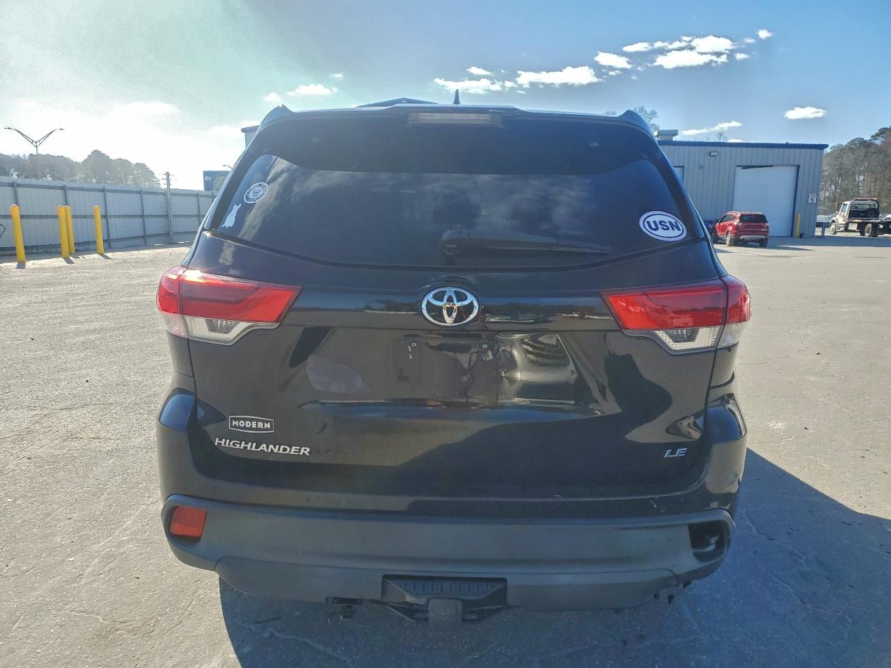 2019 TOYOTA HIGHLANDER LE photo 6