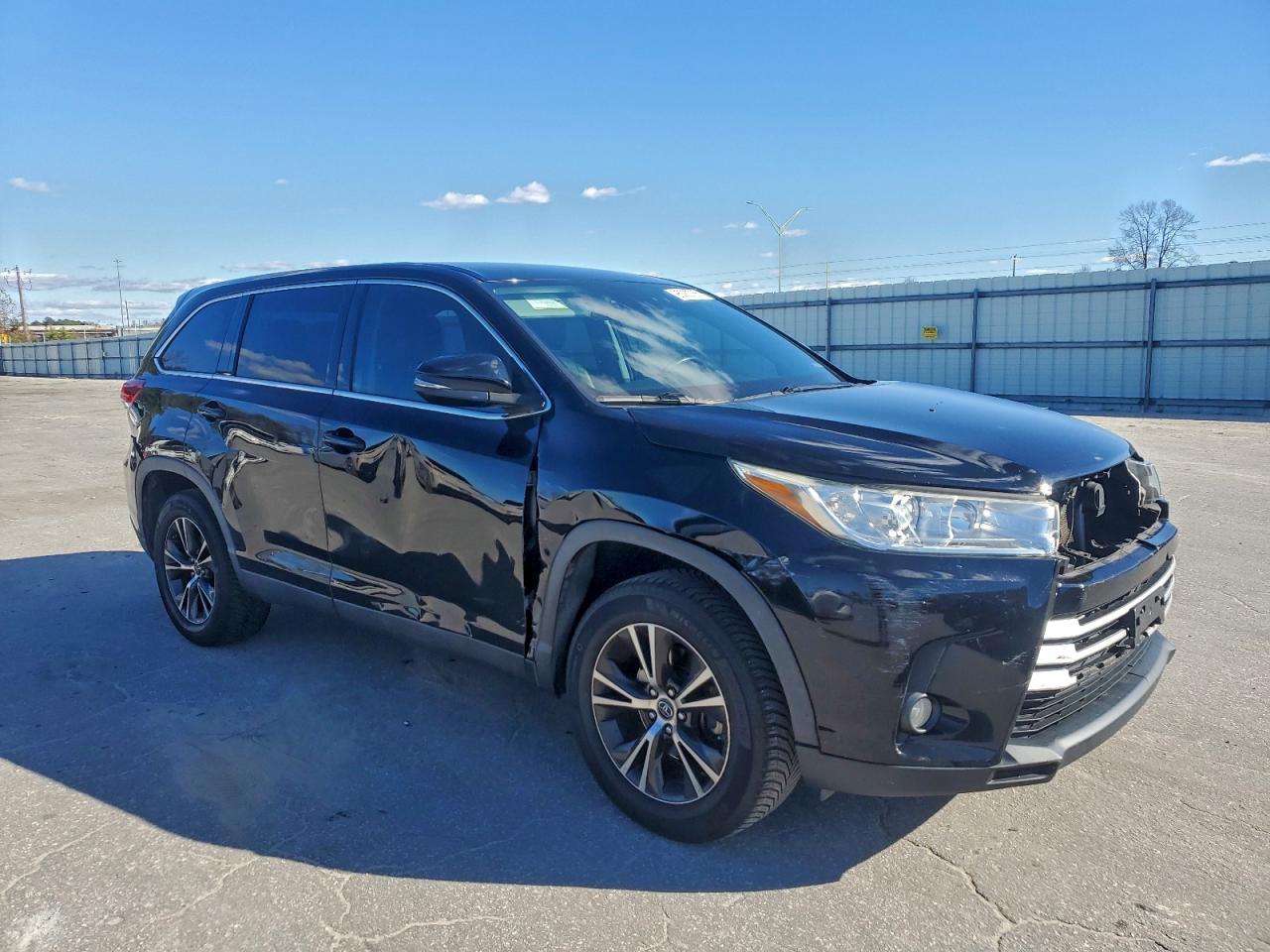 2019 TOYOTA HIGHLANDER LE photo 4