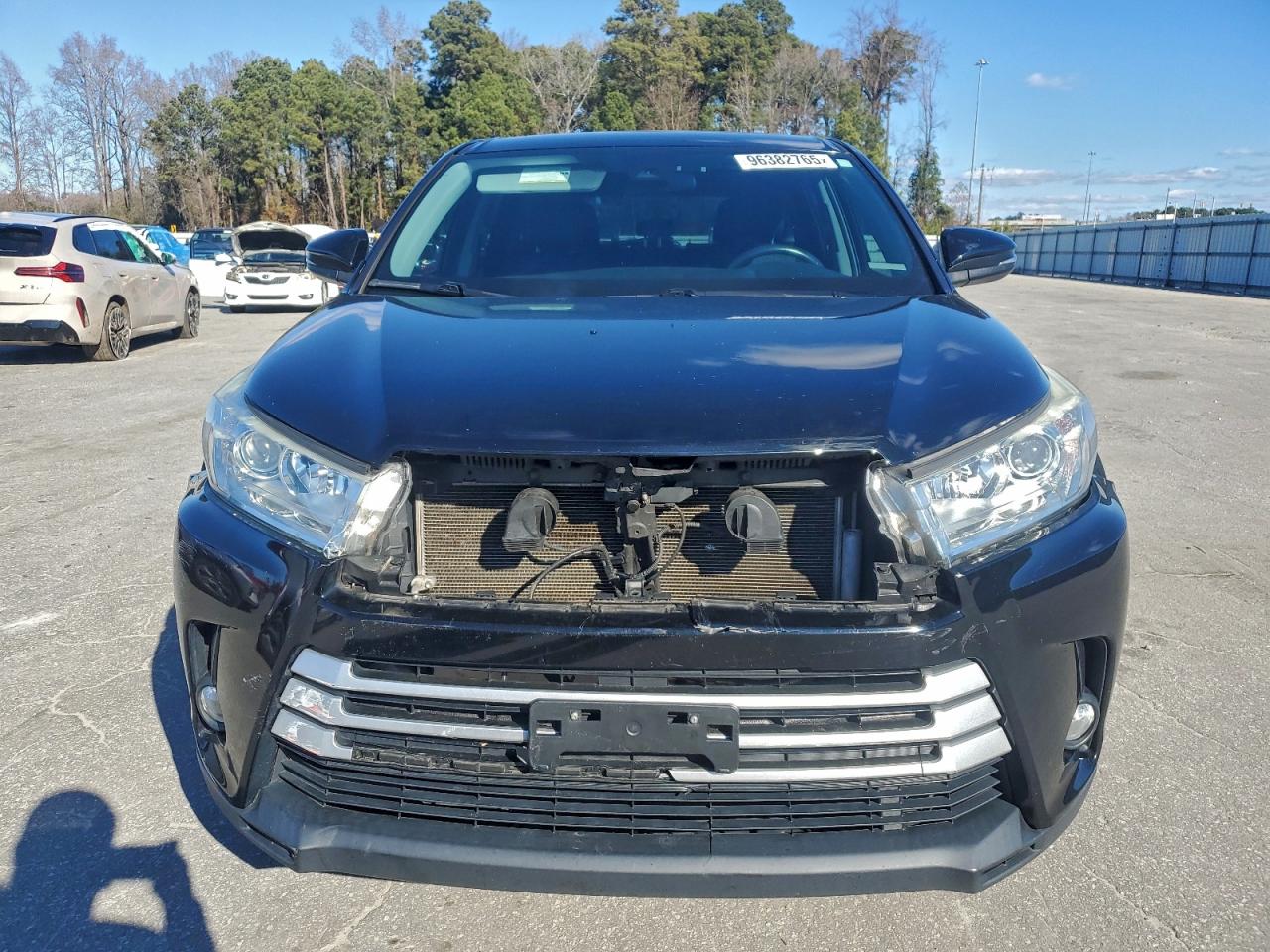 2019 TOYOTA HIGHLANDER LE photo 5