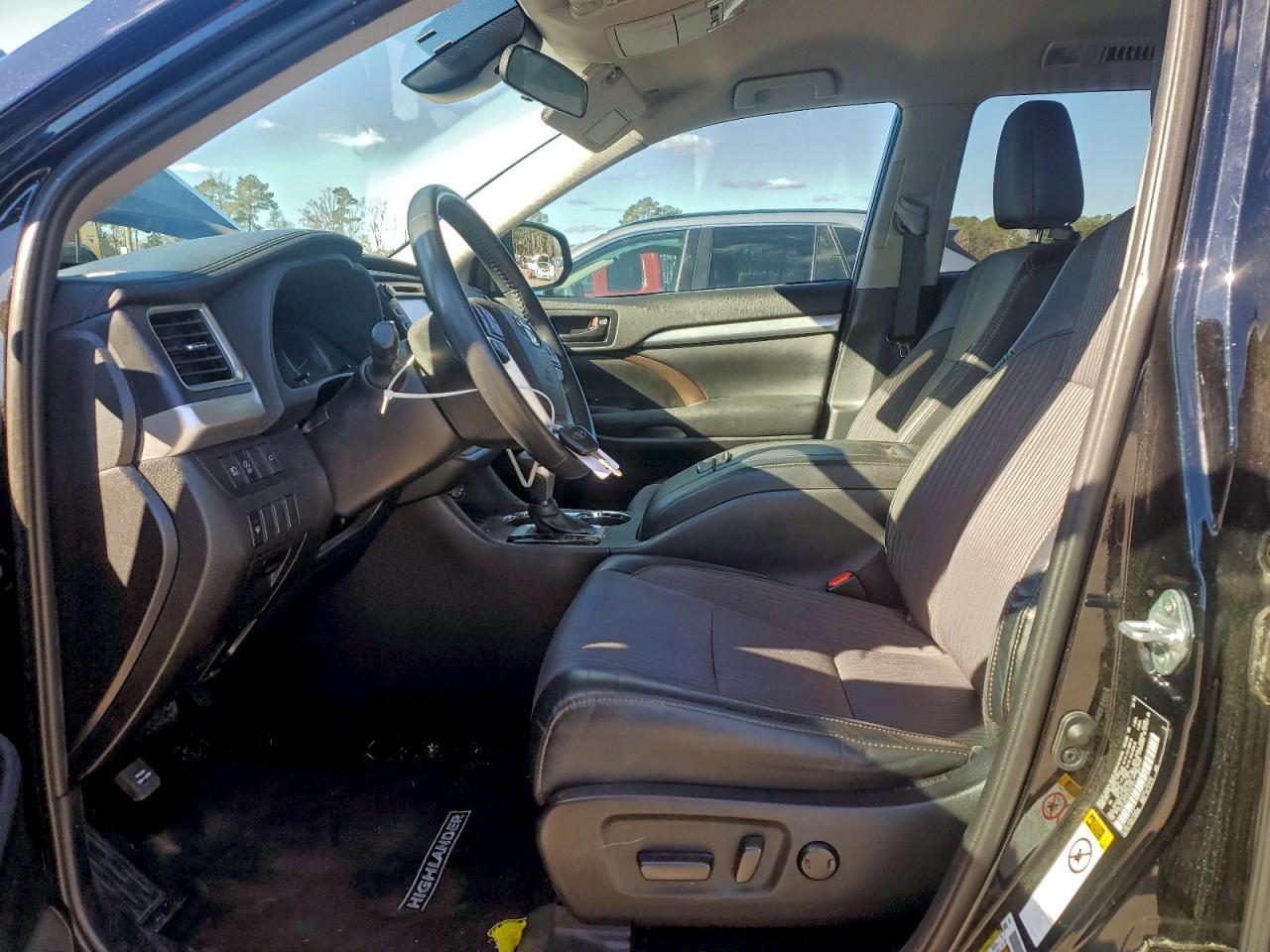 2019 TOYOTA HIGHLANDER LE photo 7