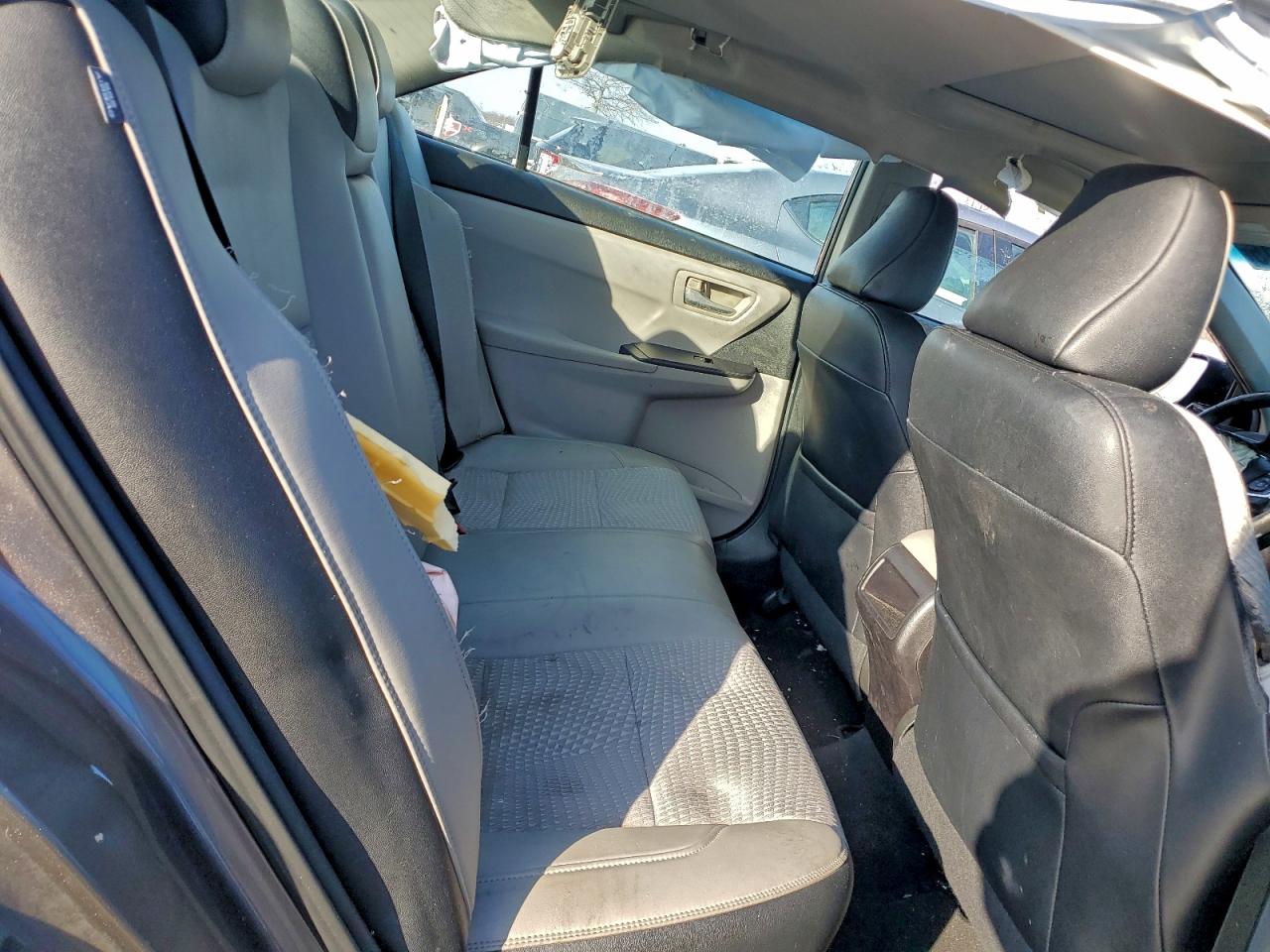 2015 TOYOTA CAMRY LE photo 10