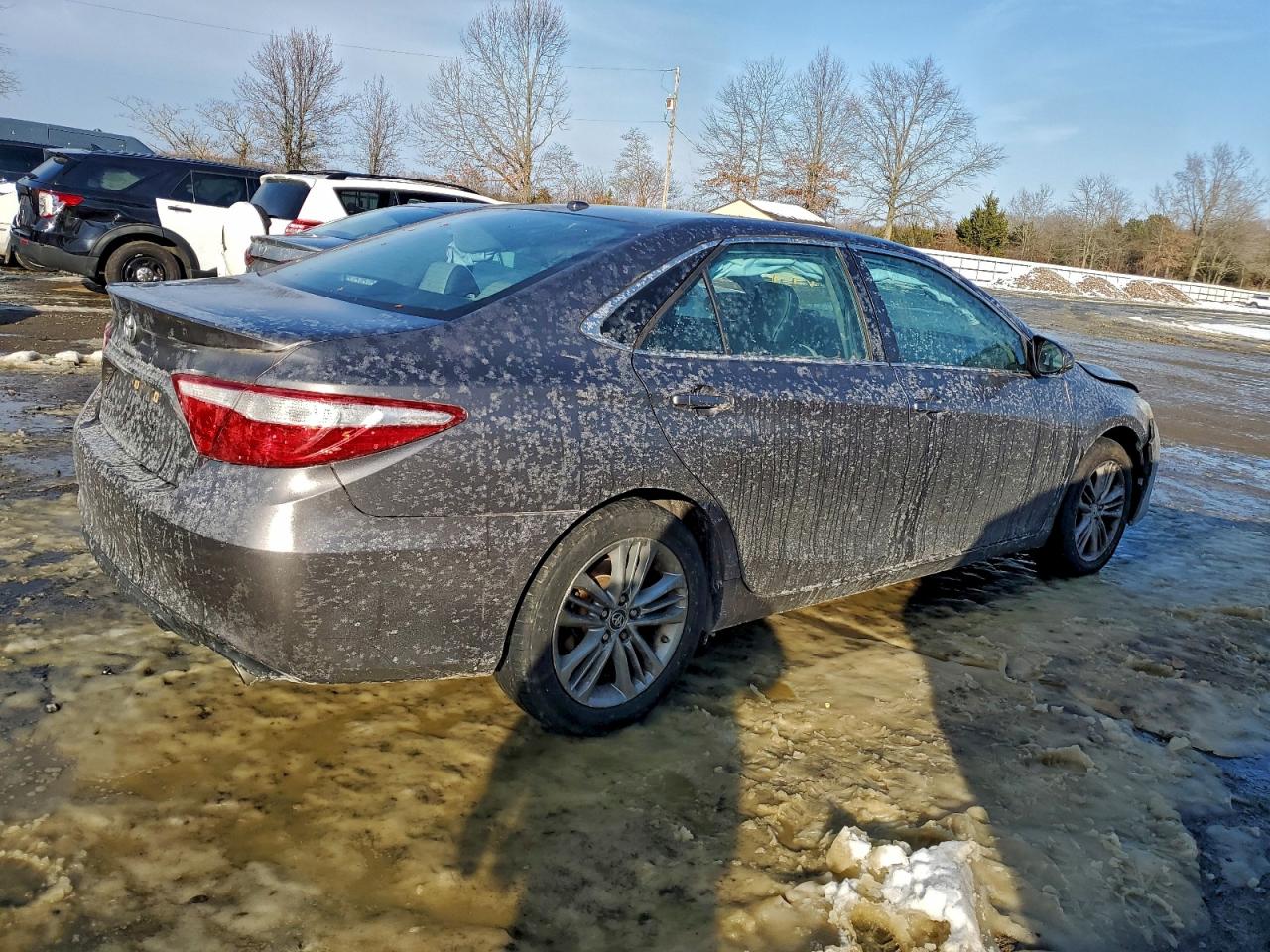 2015 TOYOTA CAMRY LE photo 3