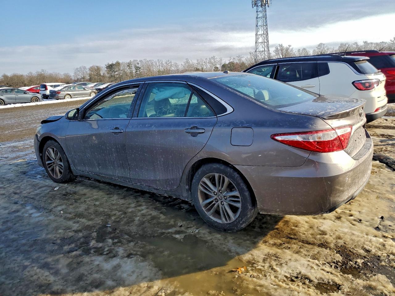 2015 TOYOTA CAMRY LE photo 2