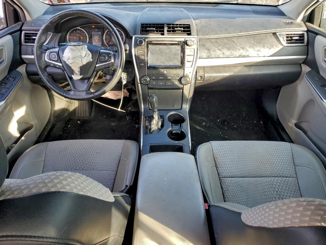2015 TOYOTA CAMRY LE photo 8