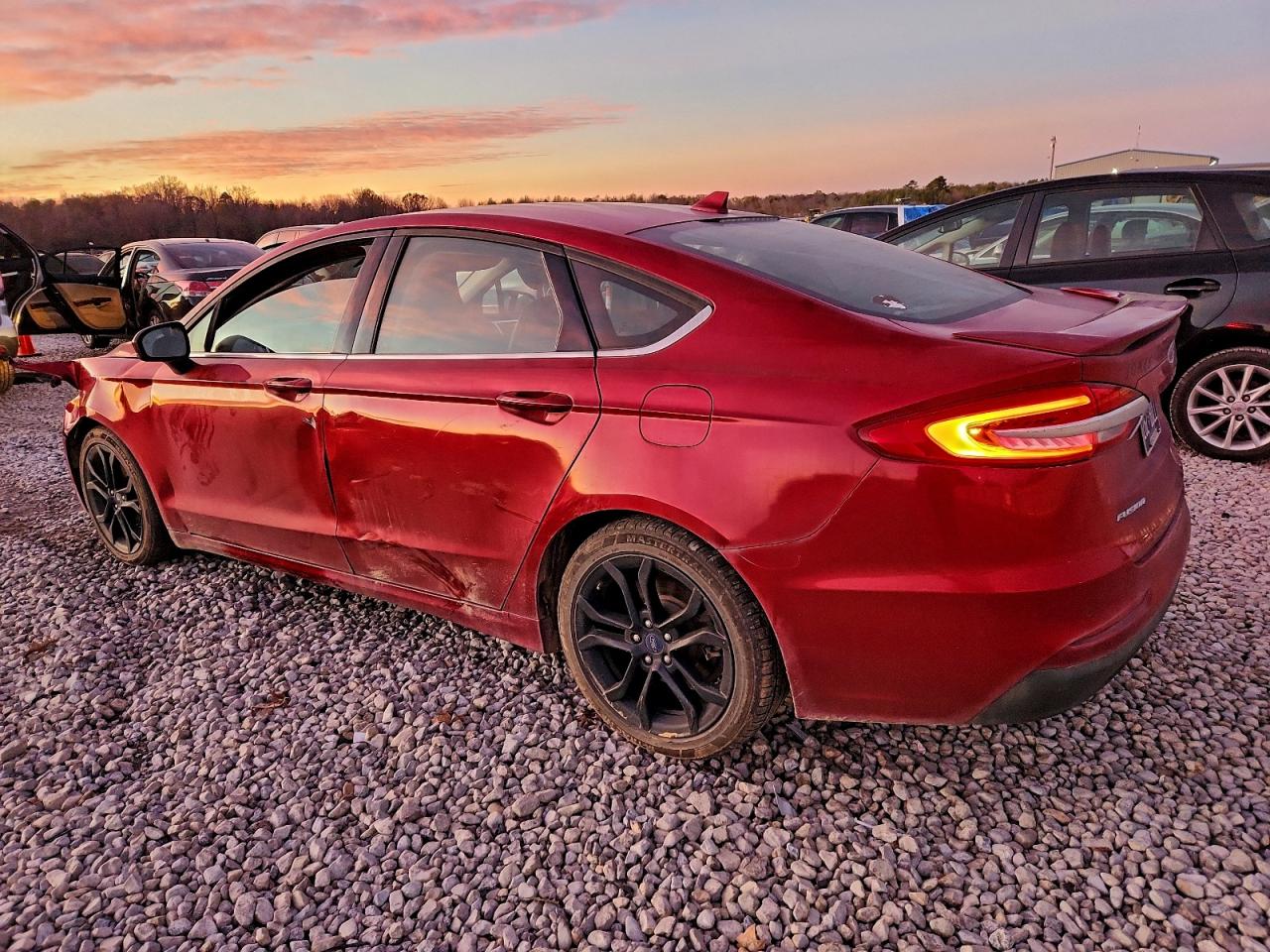 2019 FORD FUSION SE photo 2