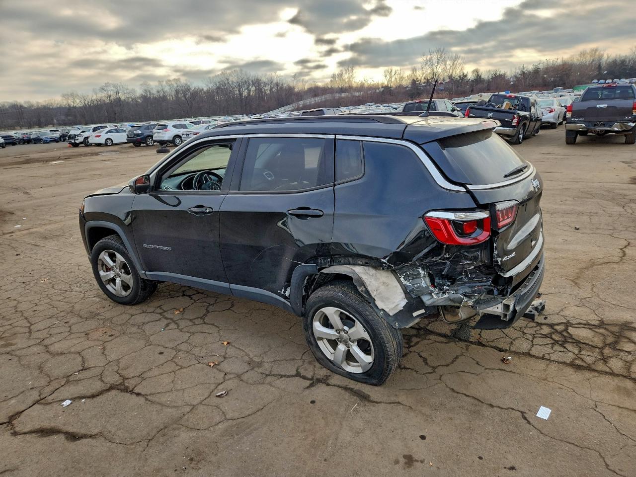 2017 JEEP COMPASS LATITUDE photo 2