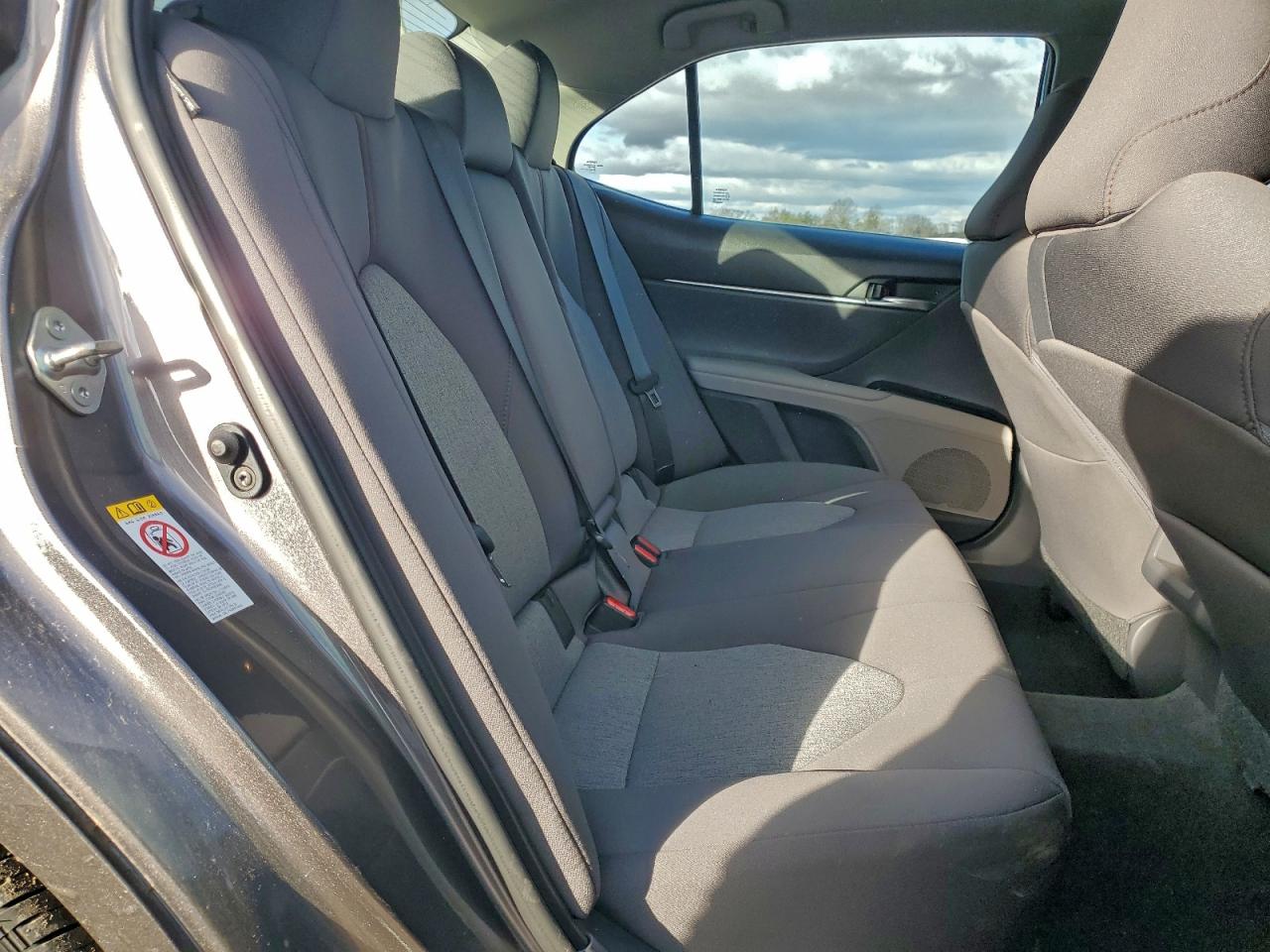 2018 TOYOTA CAMRY L photo 10