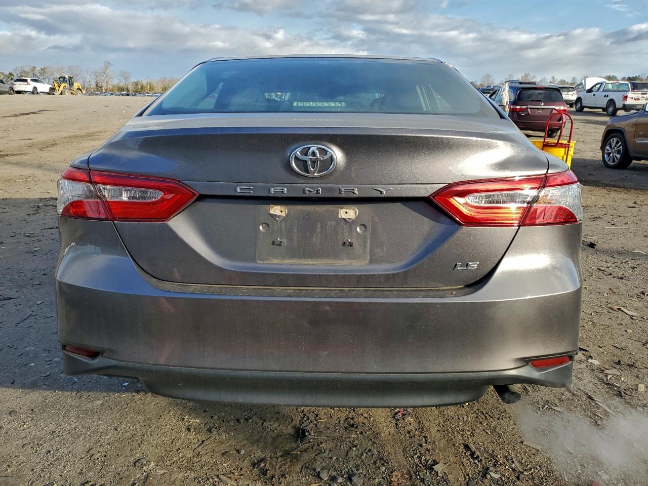 2018 TOYOTA CAMRY L photo 6