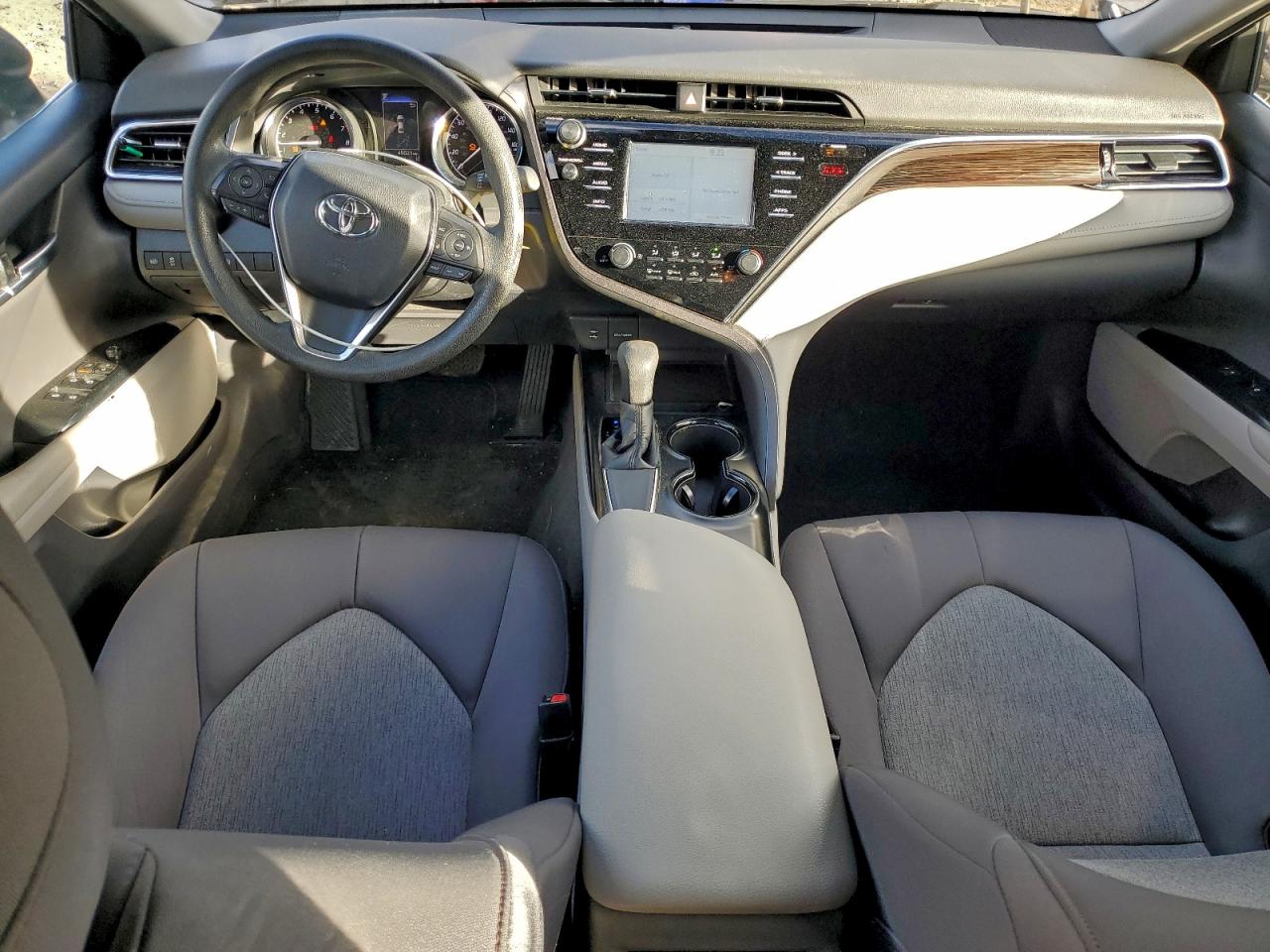 2018 TOYOTA CAMRY L photo 8