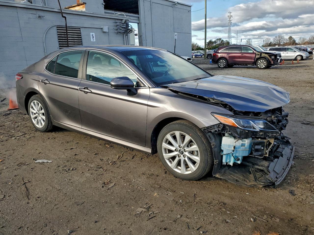 2018 TOYOTA CAMRY L photo 4
