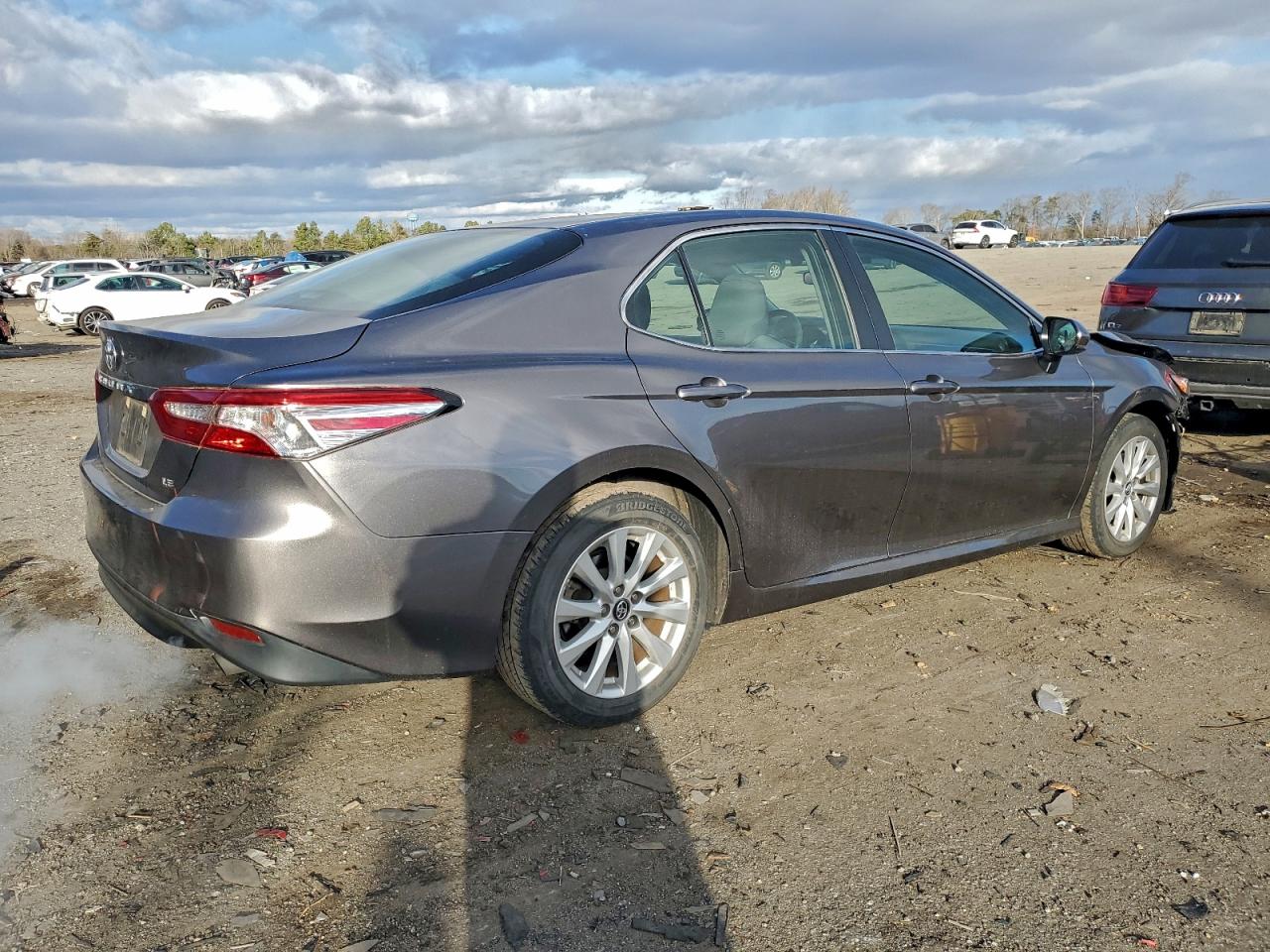 2018 TOYOTA CAMRY L photo 3