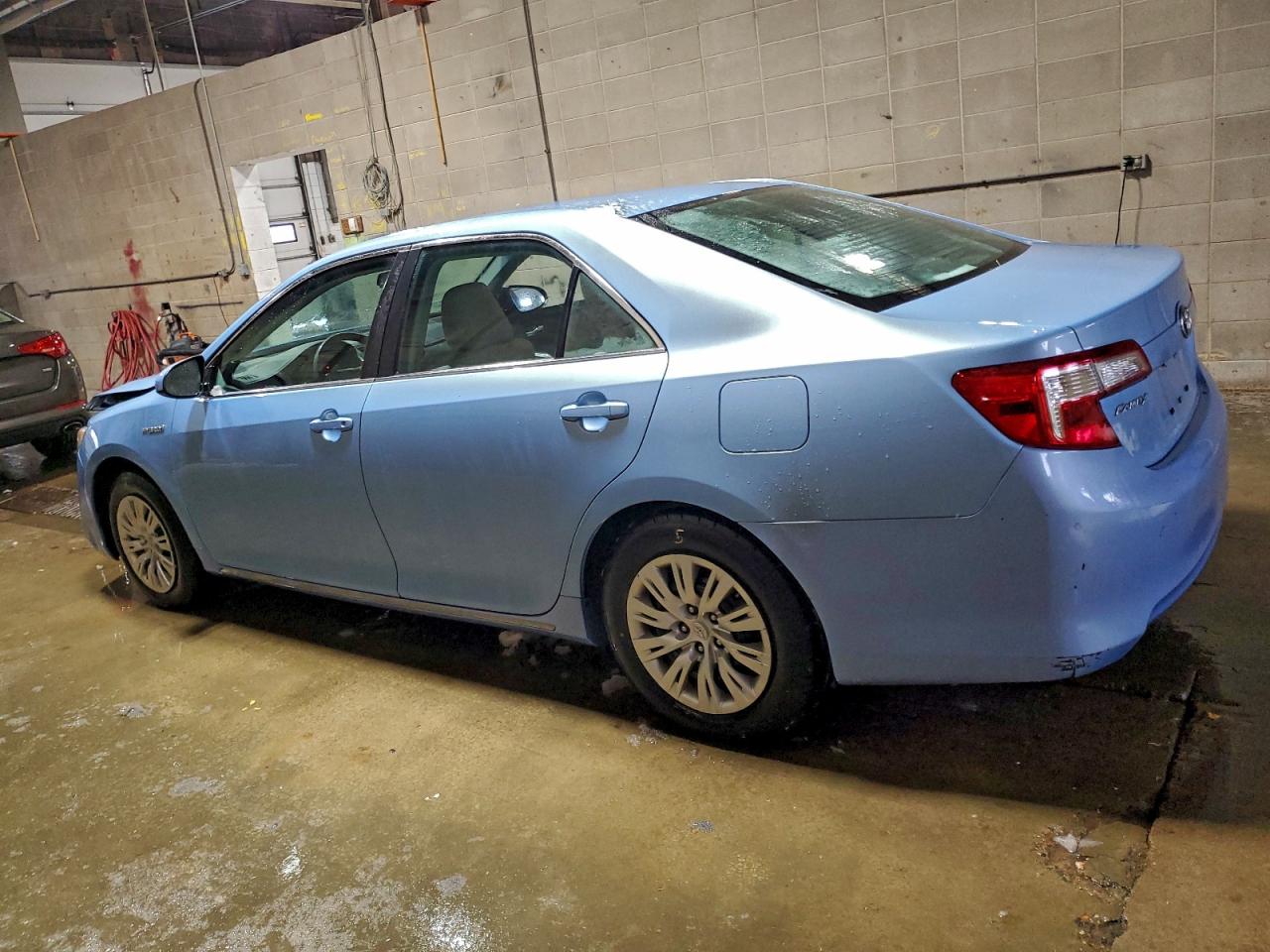 2013 TOYOTA CAMRY HYBRID photo 2