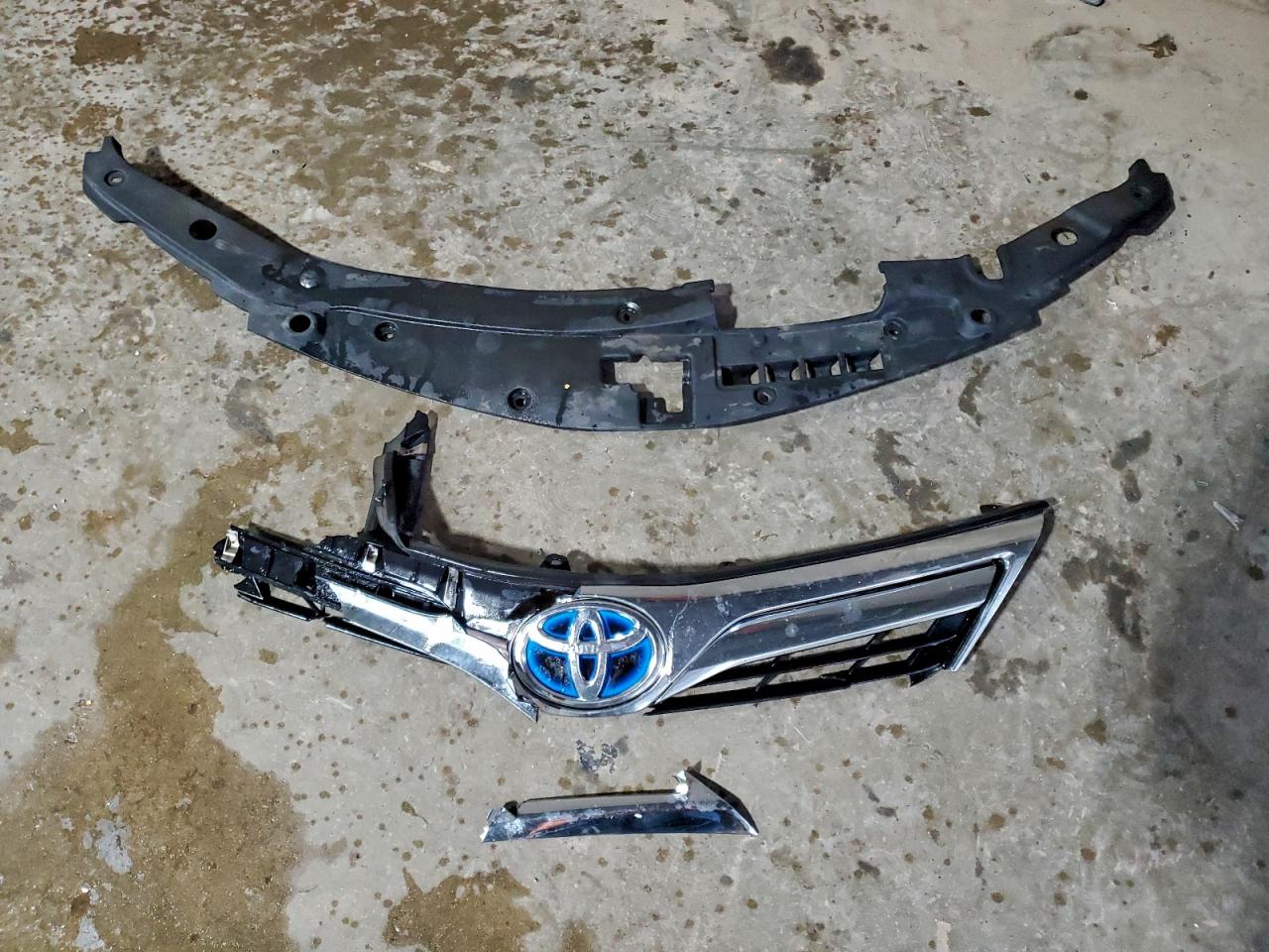 2013 TOYOTA CAMRY HYBRID photo 12