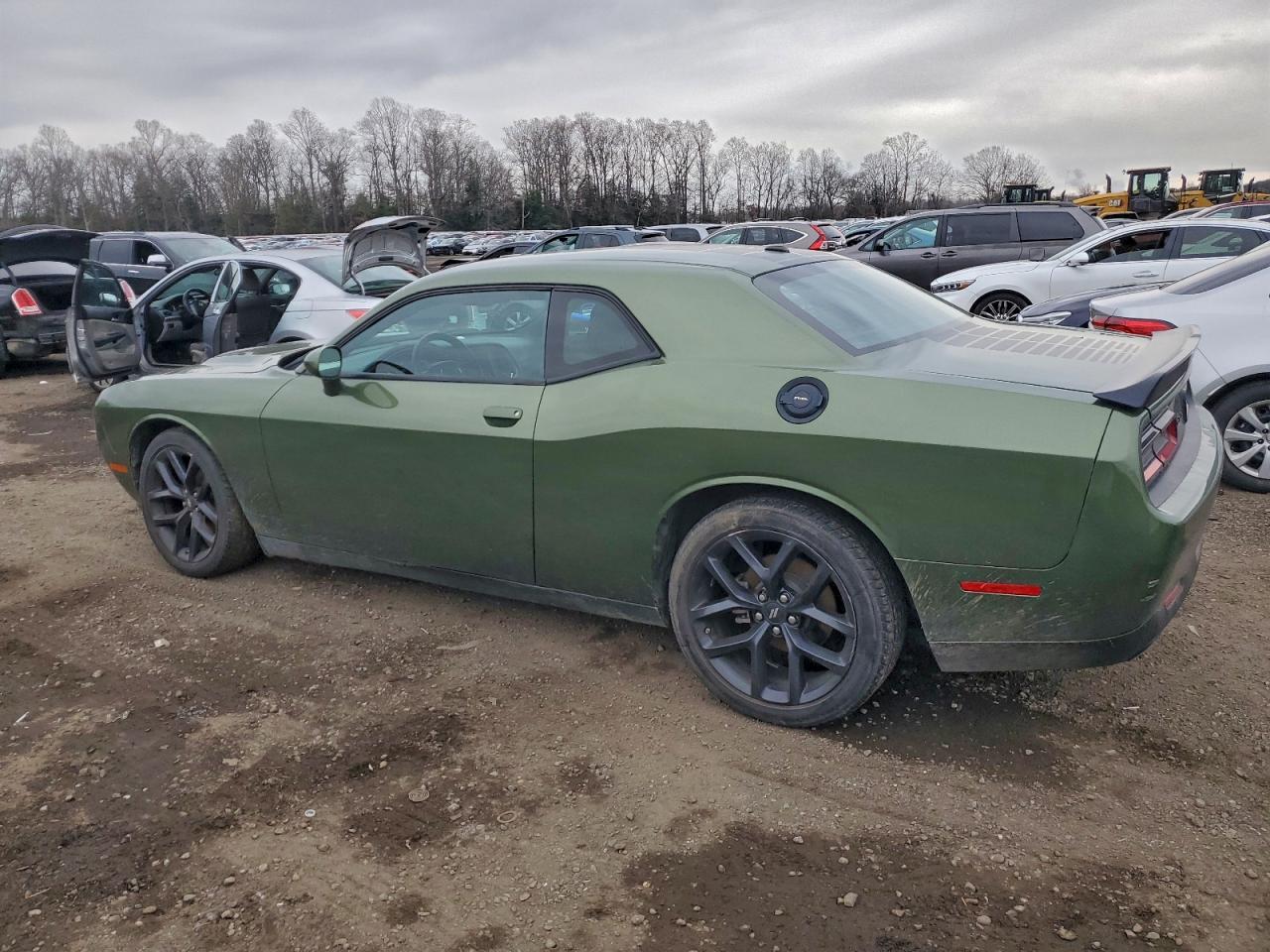 2022 DODGE CHALLENGER SXT photo 2