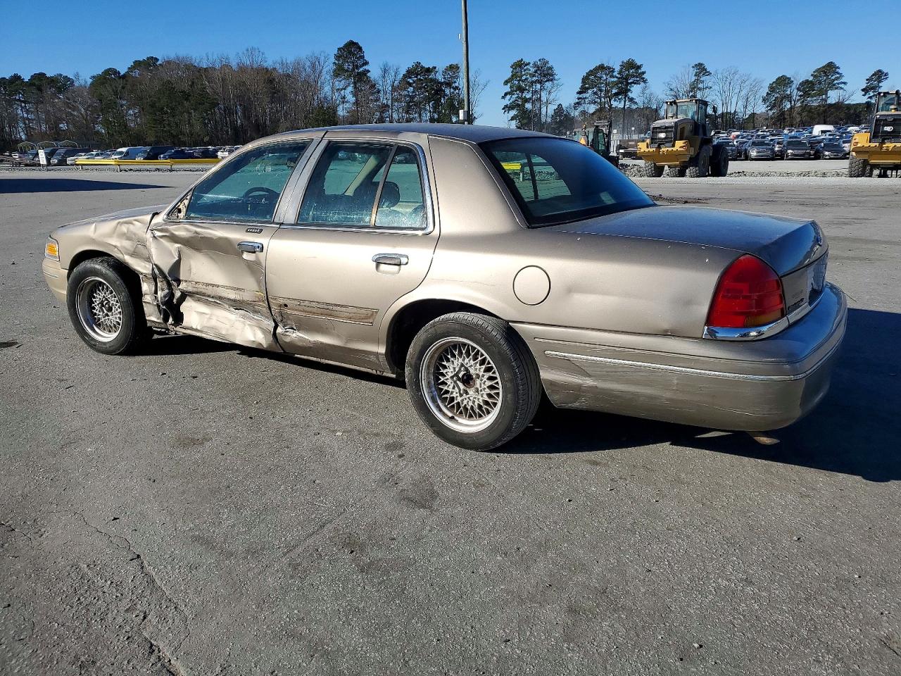 2001 FORD CROWN VICTORIA LX photo 2