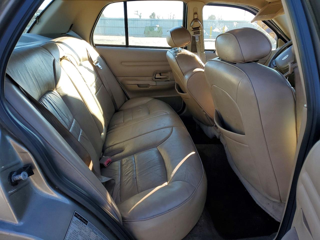 2001 FORD CROWN VICTORIA LX photo 10