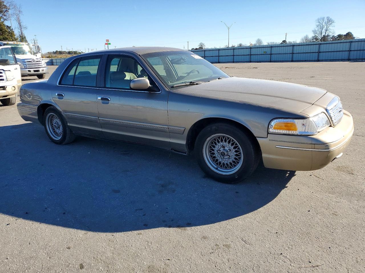 2001 FORD CROWN VICTORIA LX photo 4