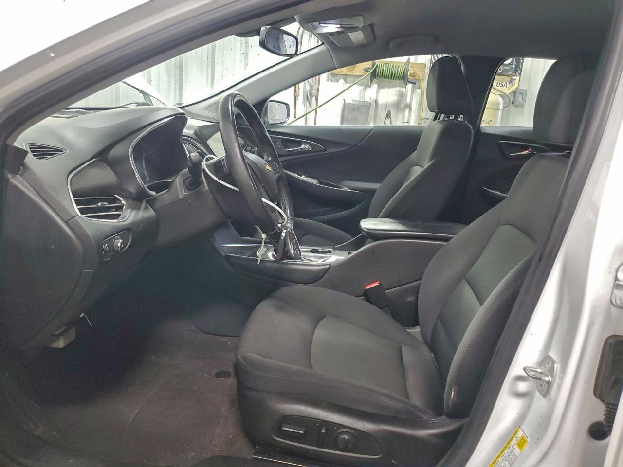 2017 CHEVROLET MALIBU LT photo 7