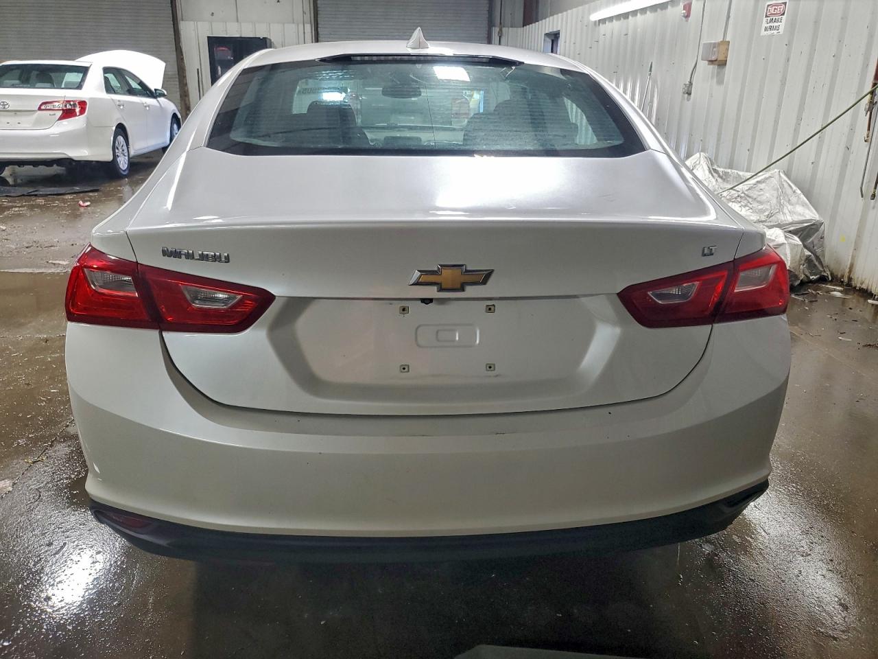 2017 CHEVROLET MALIBU LT photo 6