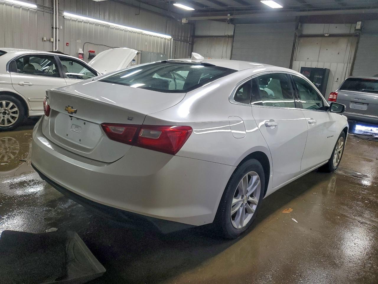 2017 CHEVROLET MALIBU LT photo 3