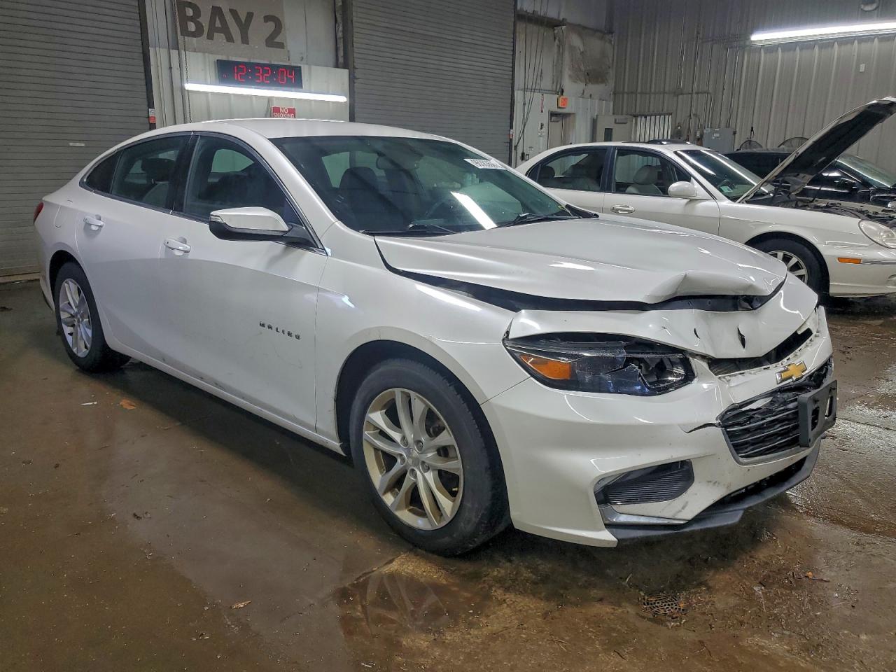 2017 CHEVROLET MALIBU LT photo 4