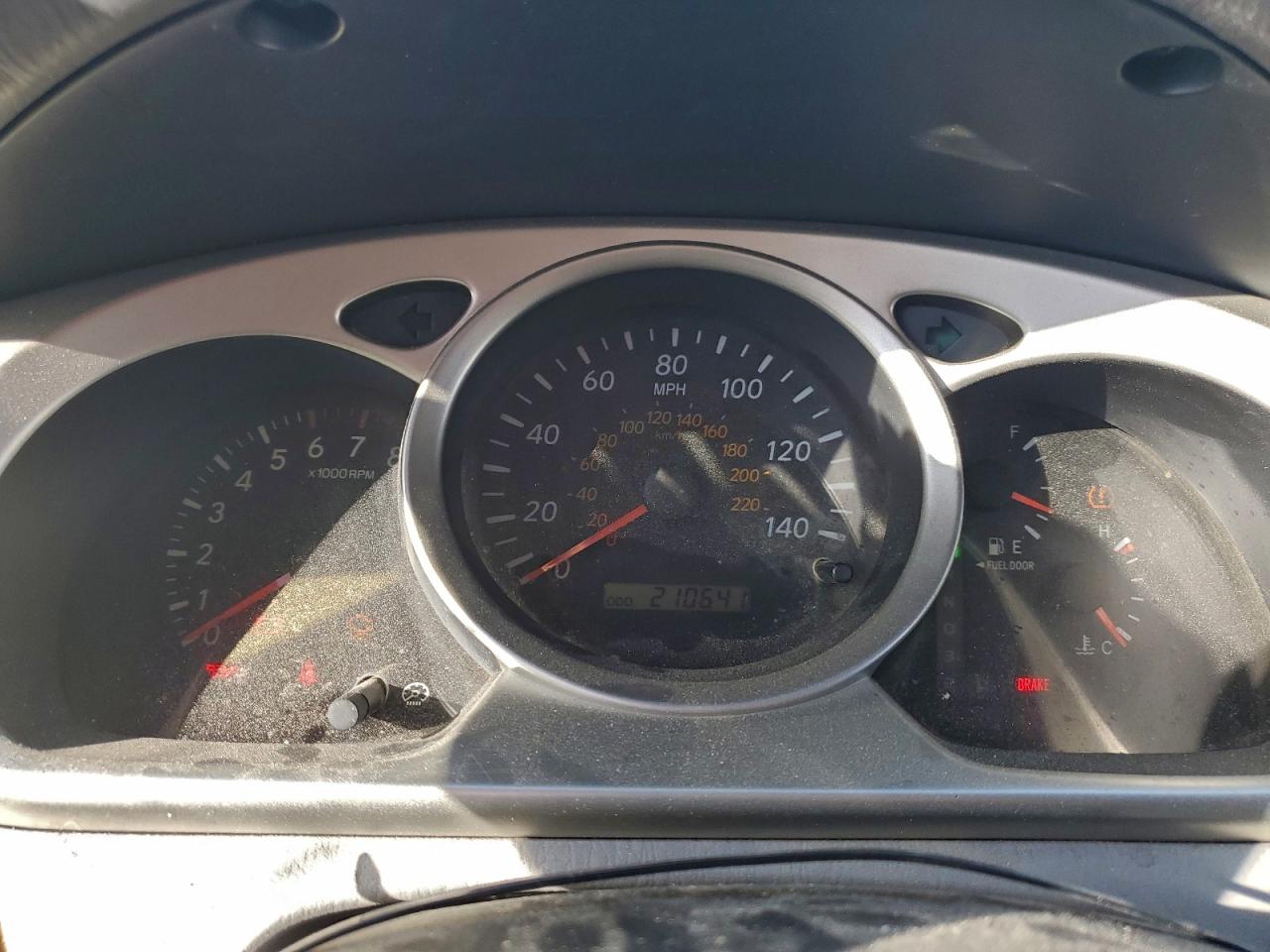 2005 TOYOTA HIGHLANDER LIMITED photo 9