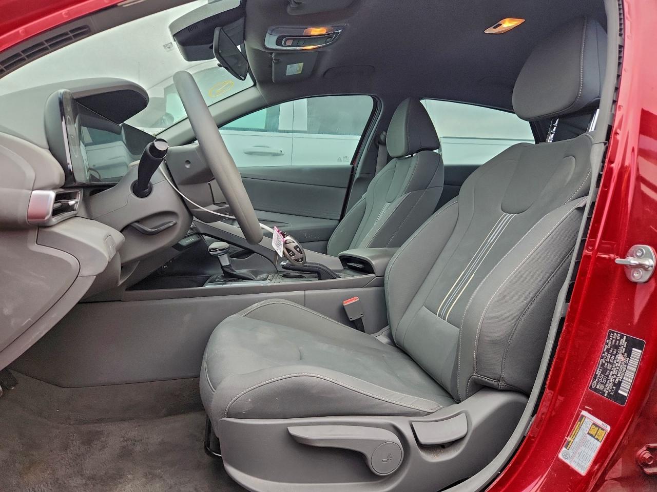 2024 HYUNDAI ELANTRA SEL photo 7