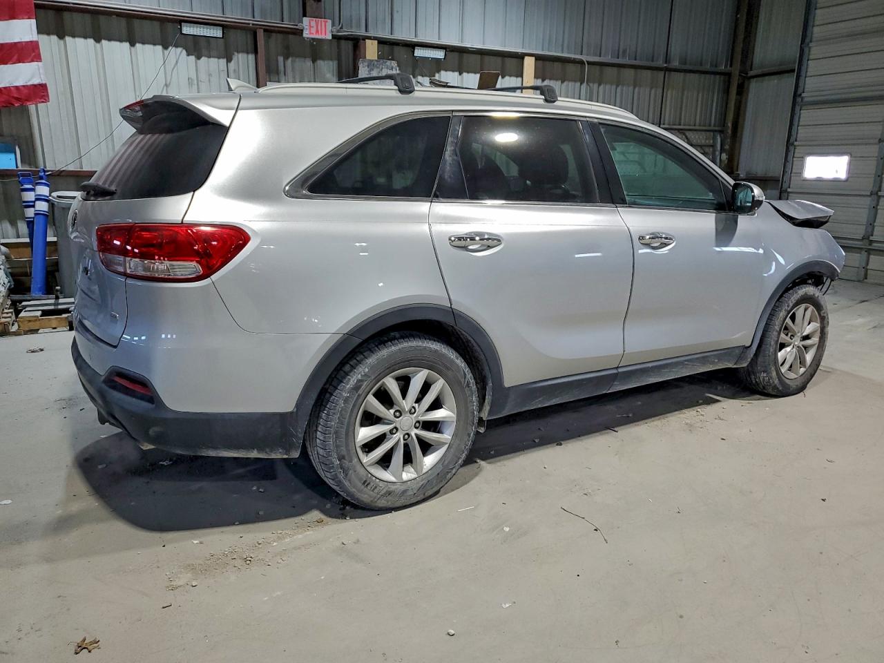 2017 KIA SORENTO LX photo 3