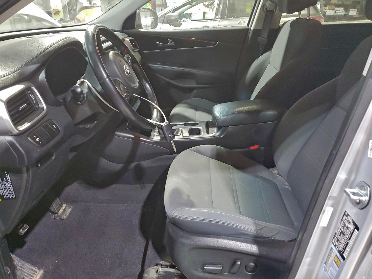 2017 KIA SORENTO LX photo 7