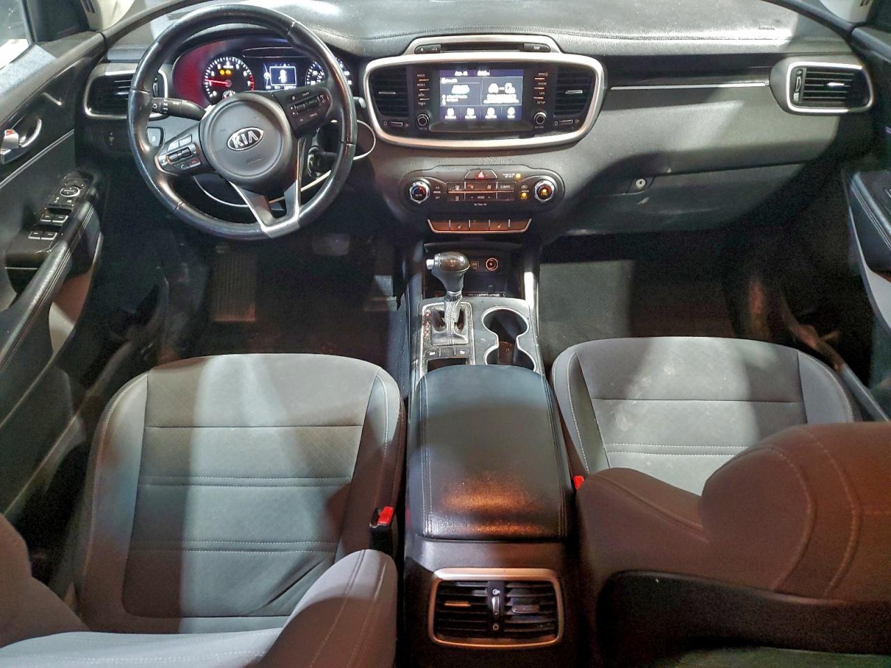 2017 KIA SORENTO LX photo 8