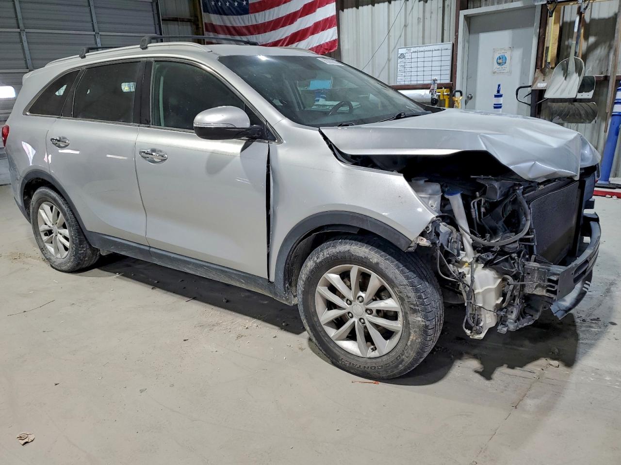 2017 KIA SORENTO LX photo 4