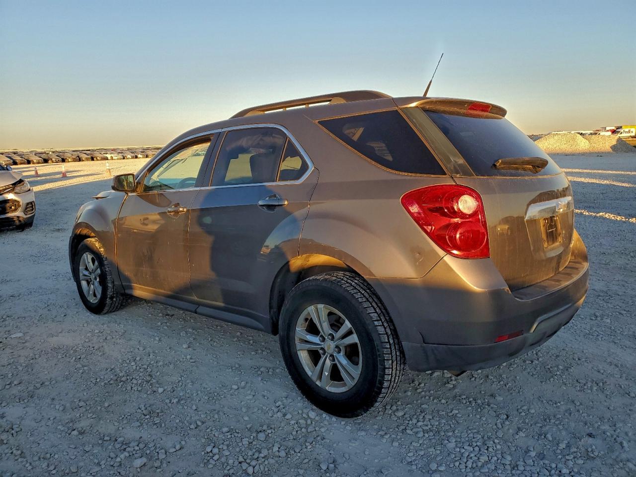 2010 CHEVROLET EQUINOX LT photo 2