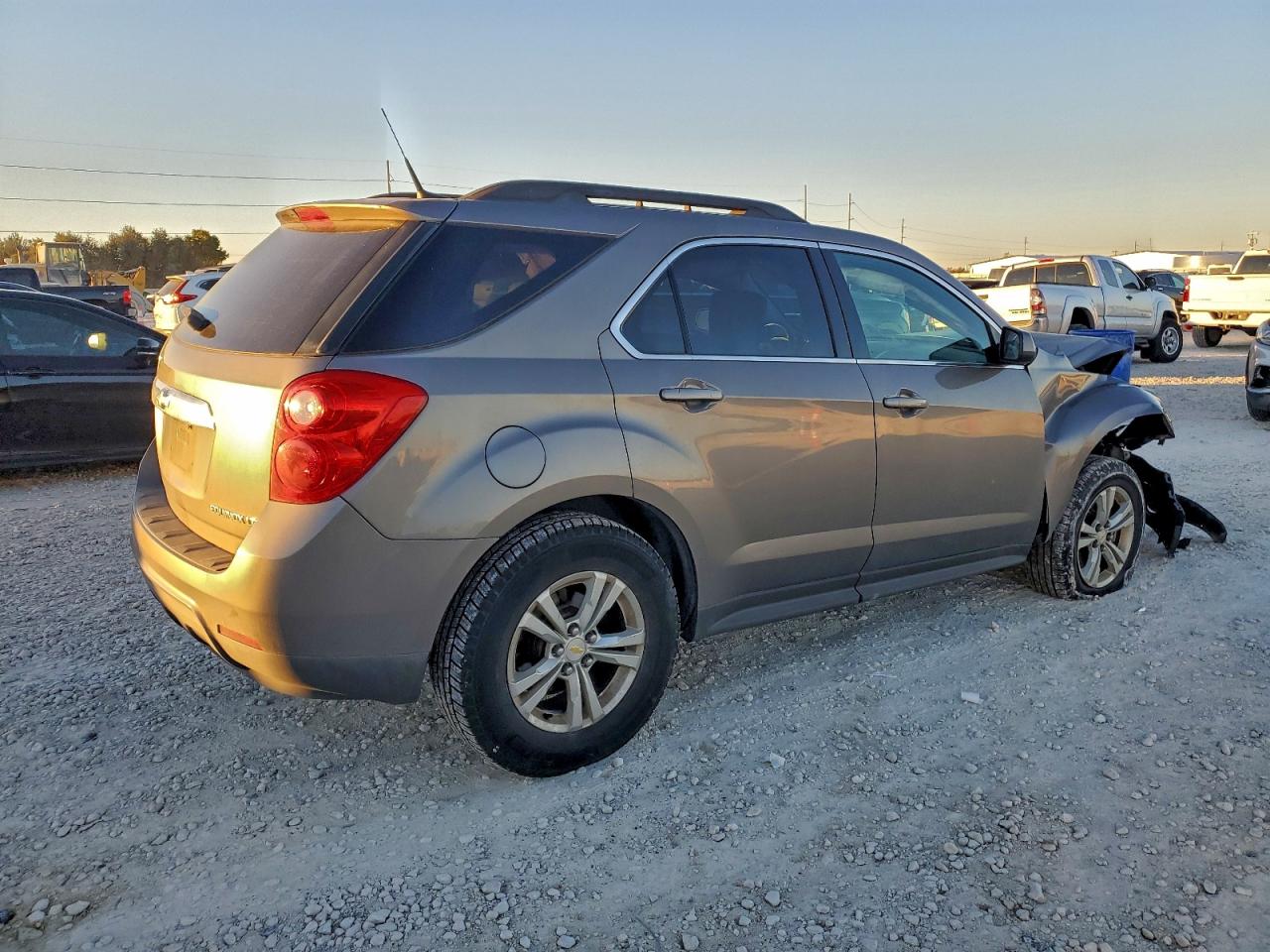 2010 CHEVROLET EQUINOX LT photo 3