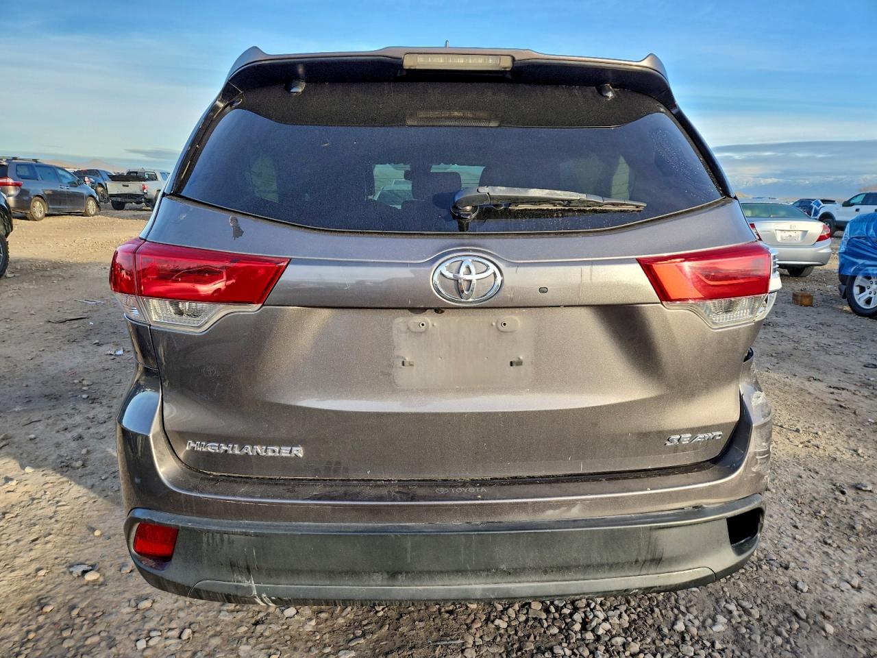 2017 TOYOTA HIGHLANDER SE photo 11